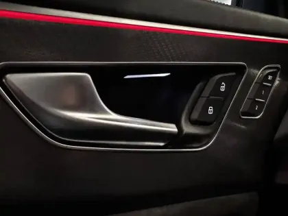 Photo 27 Audi Q8 RS  TFSI 600 ch Tiptronic 8 Quattro