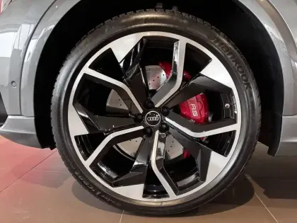 Photo 8 Audi Q8 RS  TFSI 600 ch Tiptronic 8 Quattro