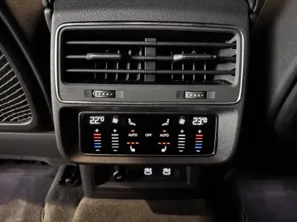 Photo 30 Audi Q8 RS  TFSI 600 ch Tiptronic 8 Quattro