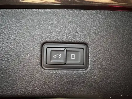 Photo 32 Audi Q8 RS  TFSI 600 ch Tiptronic 8 Quattro