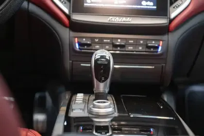 Photo 49 Maserati Ghibli  3.0 V6 350