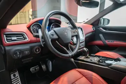 Photo 75 Maserati Ghibli  3.0 V6 350