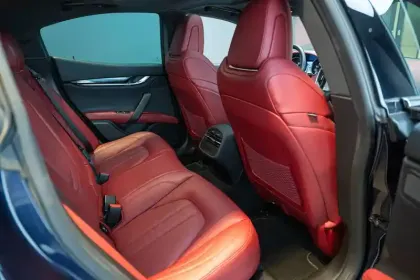 Photo 74 Maserati Ghibli  3.0 V6 350