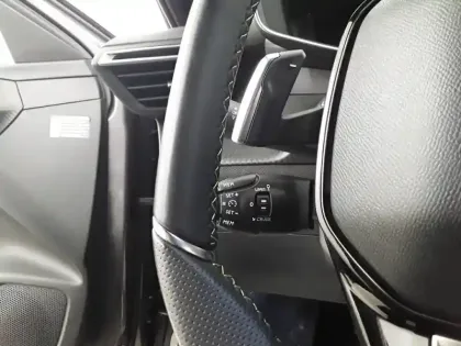 Photo 21 Peugeot 208  PureTech 100 S&S EAT8