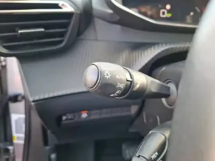 Photo 19 Peugeot 2008  Electrique 136 ch