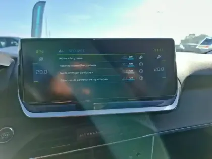 Photo 24 Peugeot 2008  Electrique 136 ch