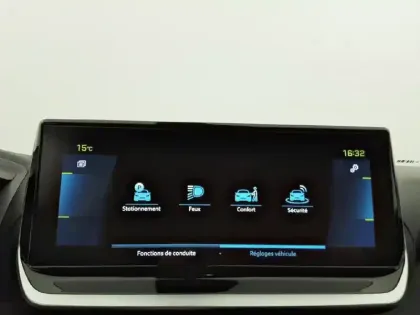 Photo 89 Peugeot 2008  Electrique 136 ch