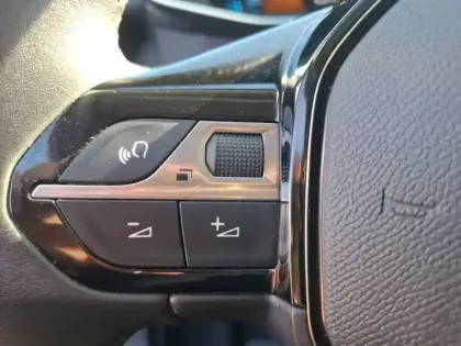 Photo 26 Peugeot 2008  Electrique 136 ch