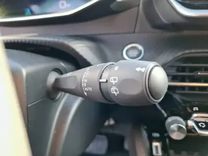 Photo 18 Peugeot 2008  Electrique 136 ch