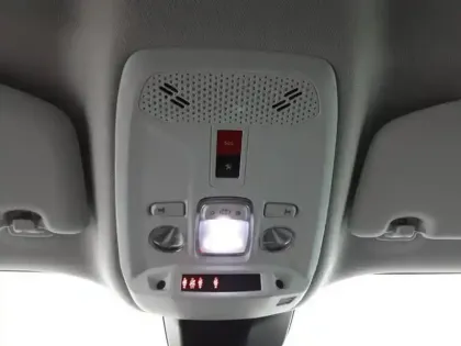 Photo 97 Peugeot 2008  Electrique 136 ch