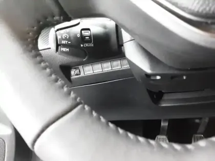 Photo 18 Peugeot 208  PureTech 75 S&S BVM5