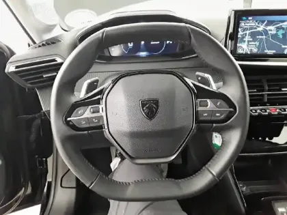 Photo 32 Peugeot 208  Hybrid 100 e-DCS6