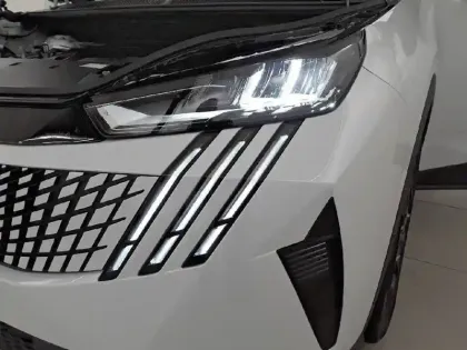 Photo 35 Peugeot 5008  Hybrid 145 e-DCS6