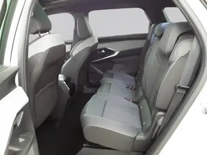 Photo 51 Peugeot 5008  Hybrid 136 e-DCS6