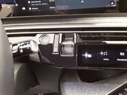 Photo 53 Peugeot 5008  Hybrid 136 e-DCS6