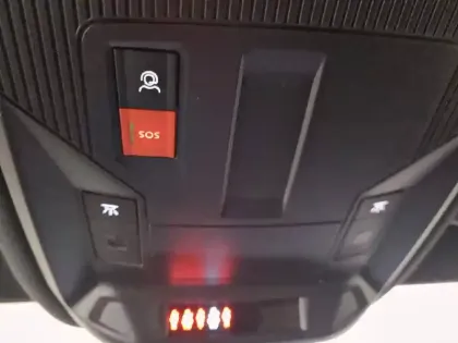 Photo 24 Peugeot 408  Hybrid 136 e-DCS6