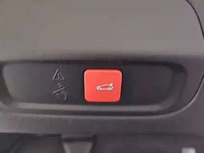 Photo 61 Peugeot 408  Hybrid 136 e-DCS6