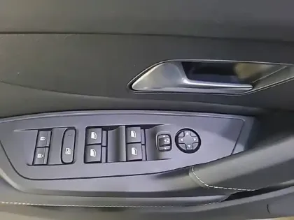 Photo 28 Peugeot 408  Hybrid 136 e-DCS6