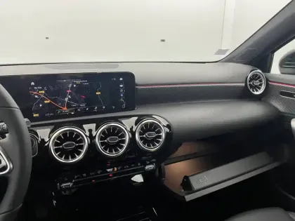 Photo 27 Mercedes Classe A  250 e 8G-DCT