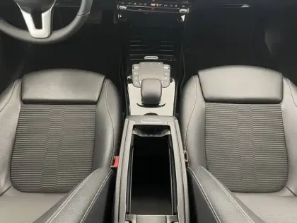 Photo 29 Mercedes Classe A  250 e 8G-DCT