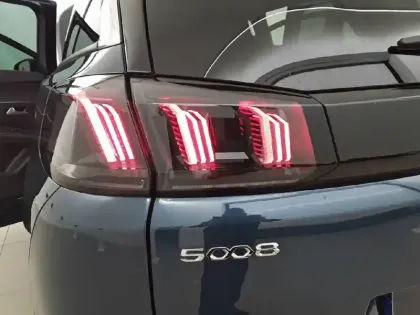 Photo 16 Peugeot 5008  BlueHDi 130ch S&S EAT8