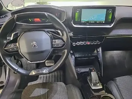 Photo 7 Peugeot 2008  PureTech 130 S&S EAT8