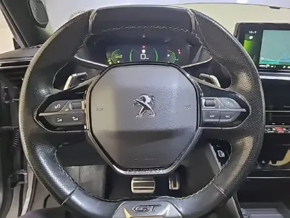 Photo 8 Peugeot 2008  PureTech 130 S&S EAT8