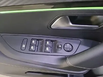 Photo 31 Peugeot 2008  PureTech 130 S&S EAT8