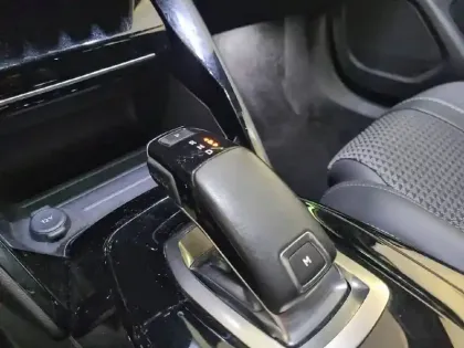 Photo 13 Peugeot 2008  PureTech 130 S&S EAT8