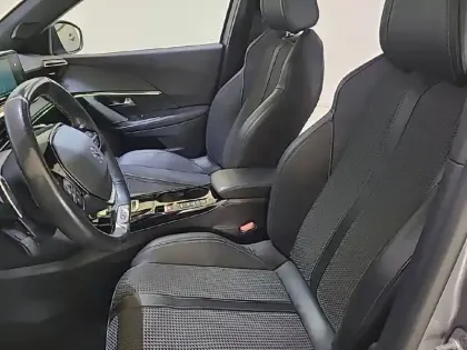 Photo 10 Peugeot 2008  PureTech 130 S&S EAT8