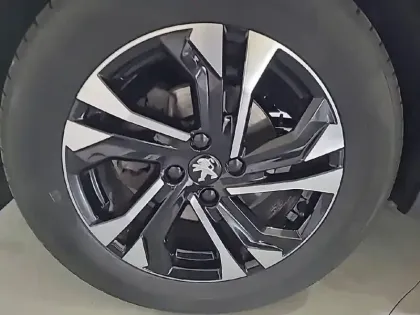 Photo 12 Peugeot 2008  PureTech 130 S&S EAT8