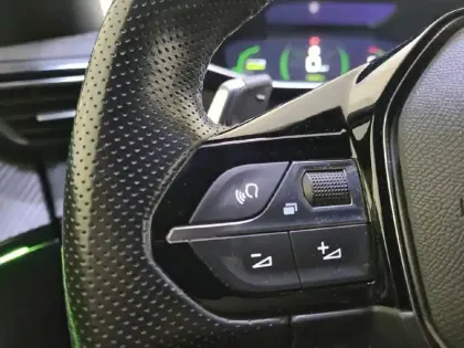 Photo 27 Peugeot 2008  PureTech 130 S&S EAT8