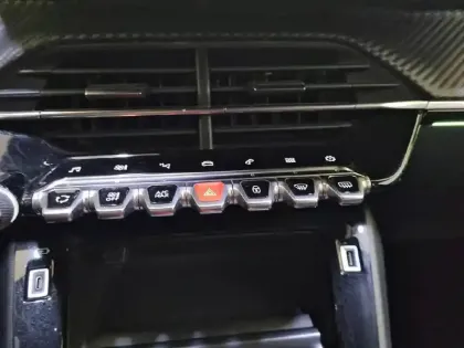 Photo 24 Peugeot 2008  PureTech 130 S&S EAT8