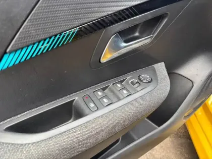 Photo 13 Peugeot 208  PureTech 75 S&S BVM5