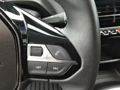 Photo 45 Peugeot 208  PureTech 75 S&S BVM5