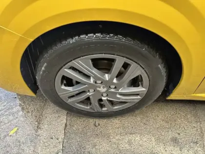 Photo 12 Peugeot 208  PureTech 75 S&S BVM5