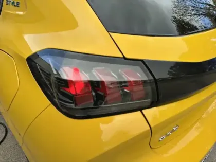 Photo 16 Peugeot 208  PureTech 75 S&S BVM5