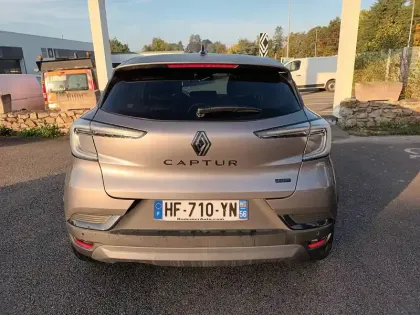 Photo 18 Renault Captur  E-Tech full hybrid 160 ch