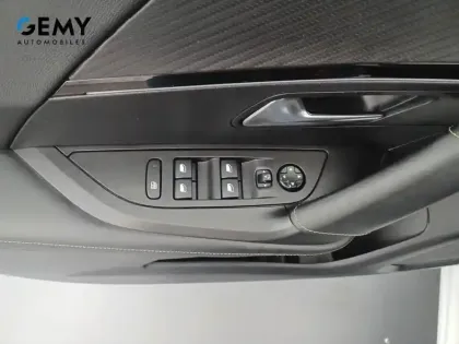 Photo 7 Peugeot 2008  PureTech 130 S&S EAT8