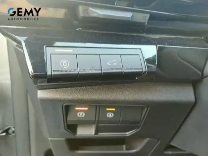 Photo 12 Renault Rafale  E-Tech full hybrid 200