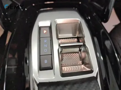 Photo 13 Peugeot 2008  Electrique 54 kWh 156 ch