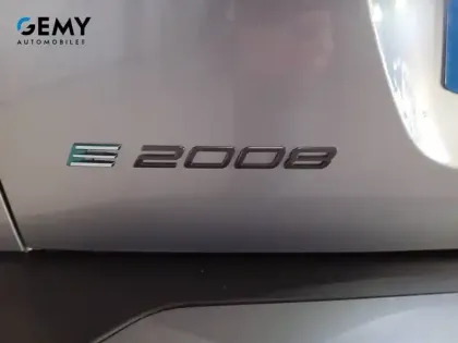 Photo 11 Peugeot 2008  Electrique 54 kWh 156 ch