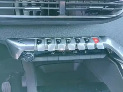 Photo 21 Peugeot 3008  PureTech 130ch S&S BVM6 Allure Pack