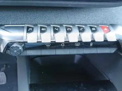 Photo 12 Peugeot 3008  PureTech 130ch S&S BVM6 Allure Pack