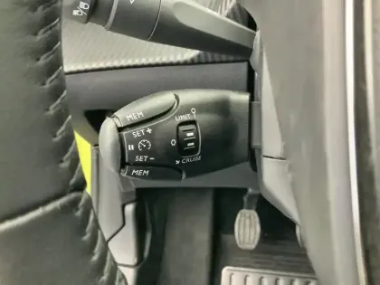 Photo 17 Peugeot 208  PureTech 100 S&S BVM6 Active