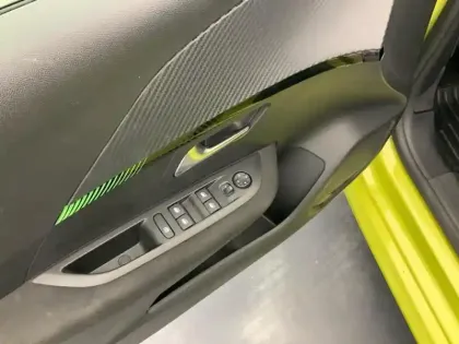 Photo 19 Peugeot 208  PureTech 100 S&S BVM6 Active