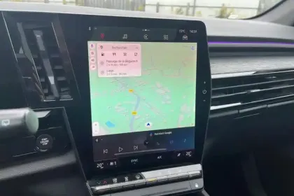 Photo 21 Renault Austral E-Tech hybrid 200 Techno