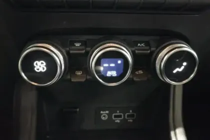 Photo 17 Renault Captur E-Tech 145 - 21 Business