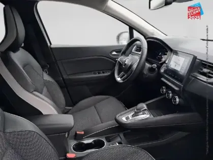 Photo 4 Renault Captur  1.6 E-Tech Plug-in 160ch Intens GPS Camera