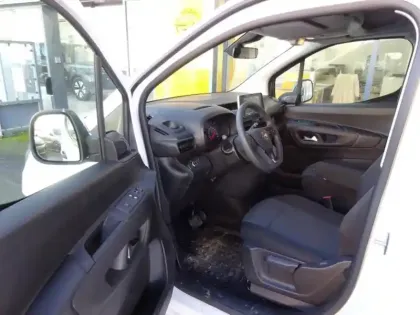 Photo 19 Opel Combo Cargo  M 800kg Electrique 136ch Batterie 54 kWh Pack Premium Connect